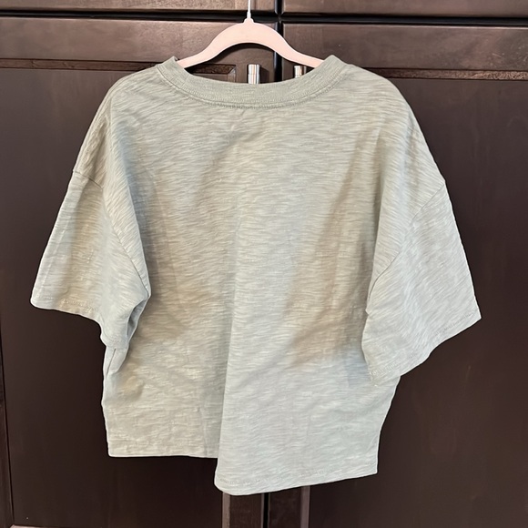 Size 12 Gap teen T-shirt. EUC. Like new! - Picture 4 of 4